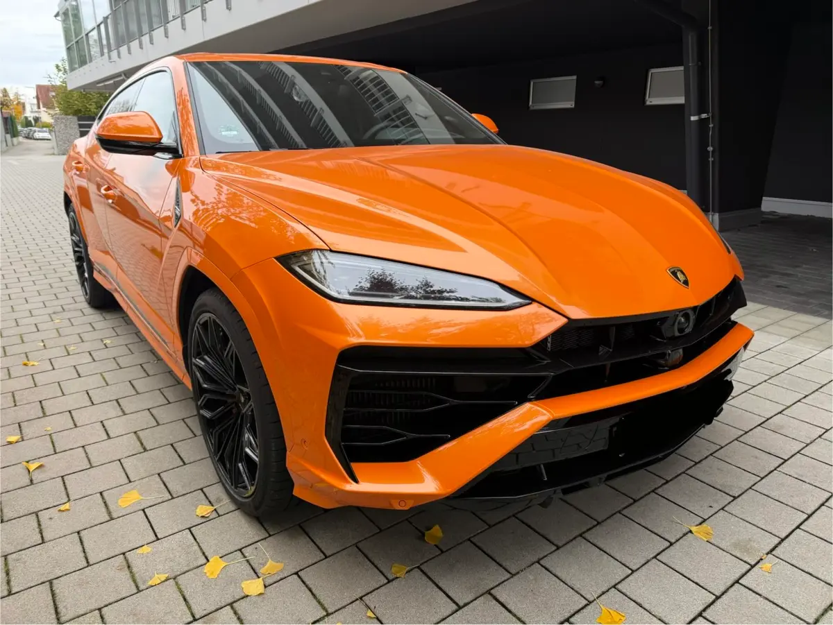 Lamborghini URUS SE 2025, front view — Lisbon Luxury Car Rental, Lisbon. Built for Arrábida cliffs, quiet on Sintra lanes