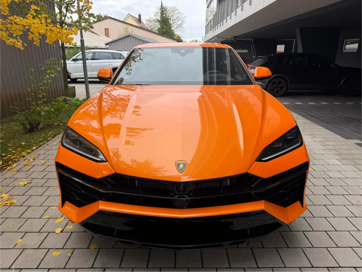 Lamborghini URUS SE 2025, rear view — Lisbon Luxury Car Rental, Lisbon. Built for Arrábida cliffs, quiet on Sintra lanes