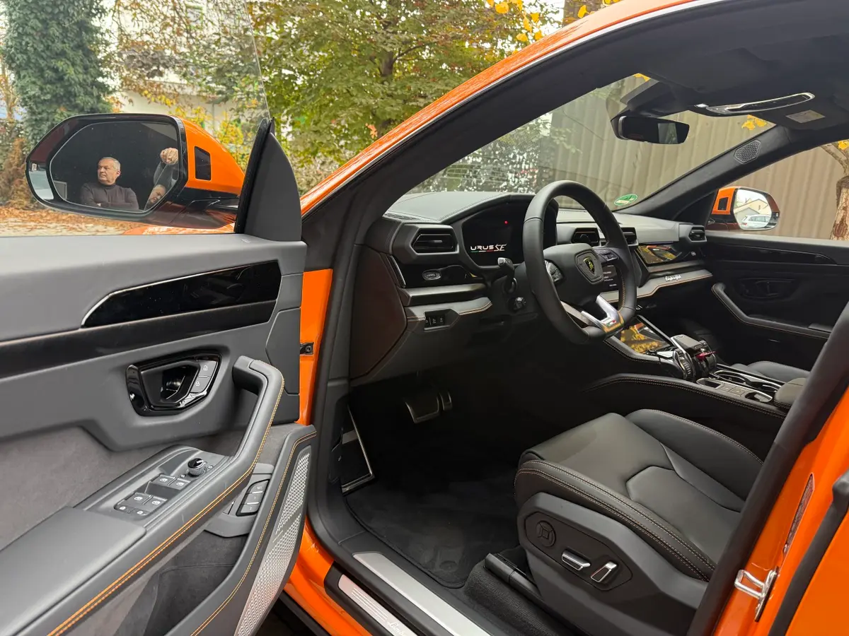 Lamborghini URUS SE 2025, interior — Lisbon Luxury Car Rental, Lisbon. Built for Arrábida cliffs, quiet on Sintra lanes