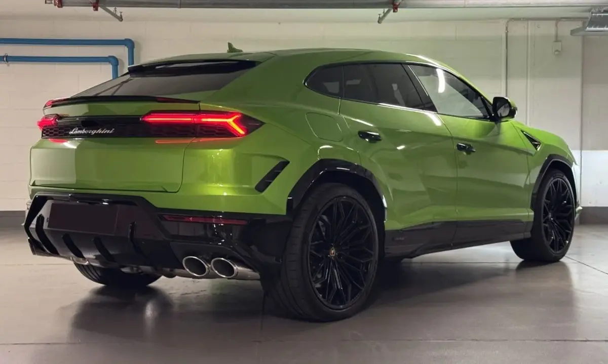 Lamborghini Urus SE 2026, front view — Lisbon Luxury Car Rental, Lisbon. Built for Arrábida's cliff roads and beach lunches