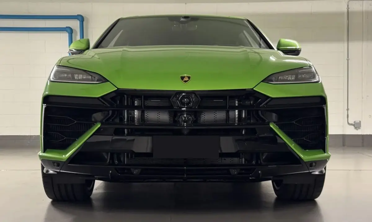 Lamborghini Urus SE 2026, interior — Lisbon Luxury Car Rental, Lisbon. Built for Arrábida's cliff roads and beach lunches